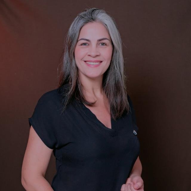Cristiane Ferreira Quadros Gorla