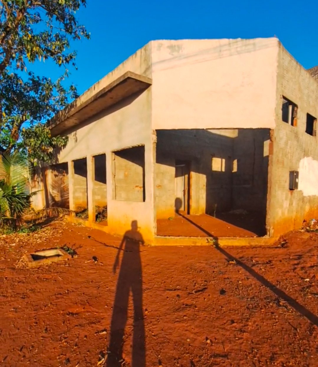 Terreno com obra já iniciada